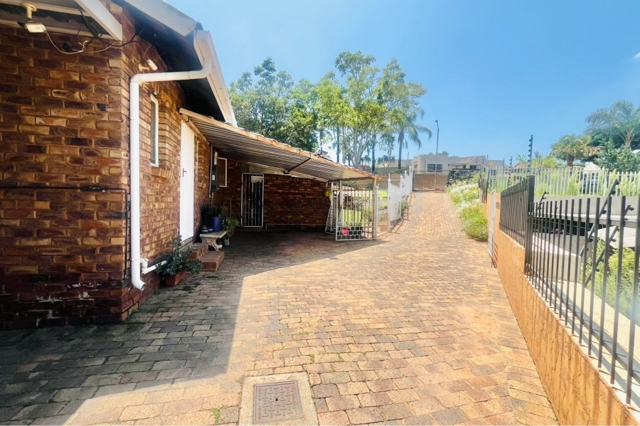 3 Bedroom Property for Sale in Elardus Park Gauteng