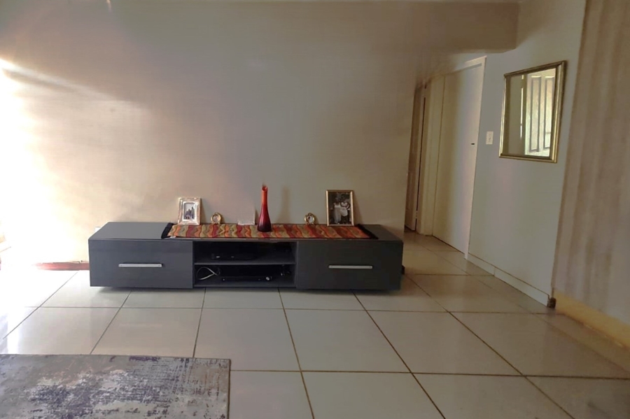 2 Bedroom Property for Sale in Lindhaven Gauteng