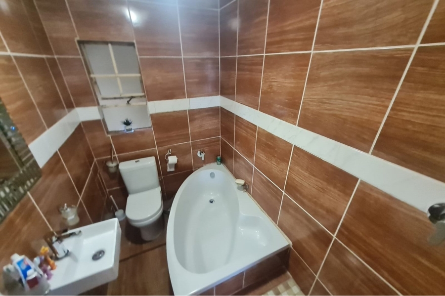 2 Bedroom Property for Sale in Lindhaven Gauteng