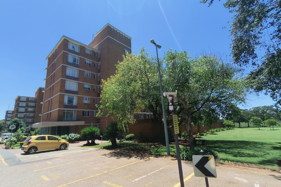 1 Bedroom Property for Sale in Elardus Park Gauteng