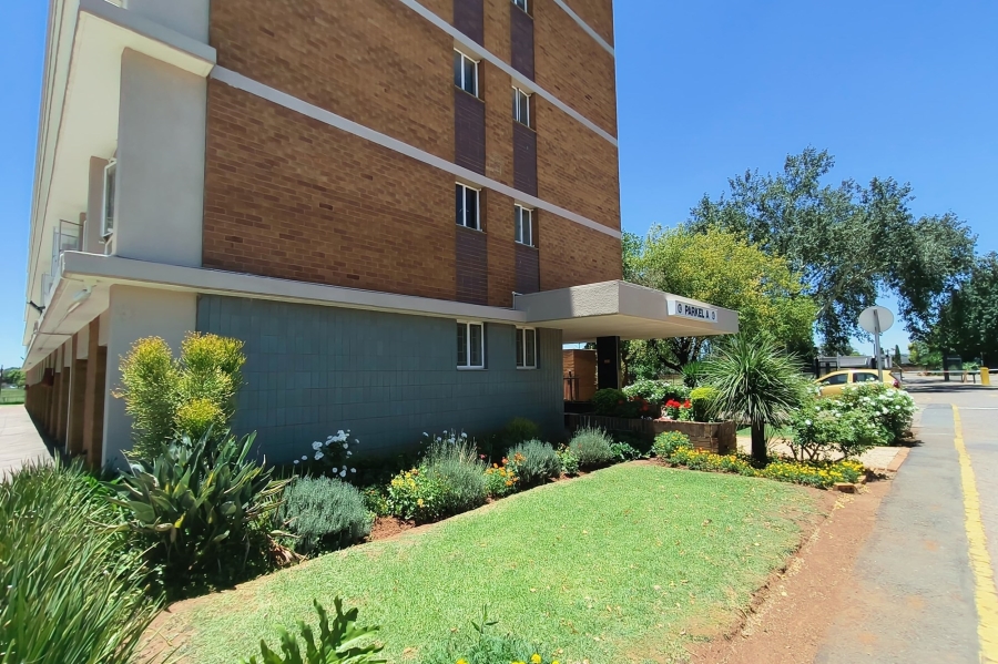 1 Bedroom Property for Sale in Elardus Park Gauteng