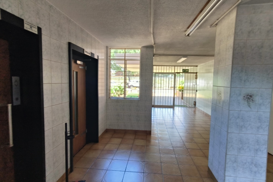 1 Bedroom Property for Sale in Elardus Park Gauteng