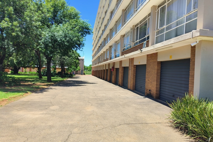 1 Bedroom Property for Sale in Elardus Park Gauteng