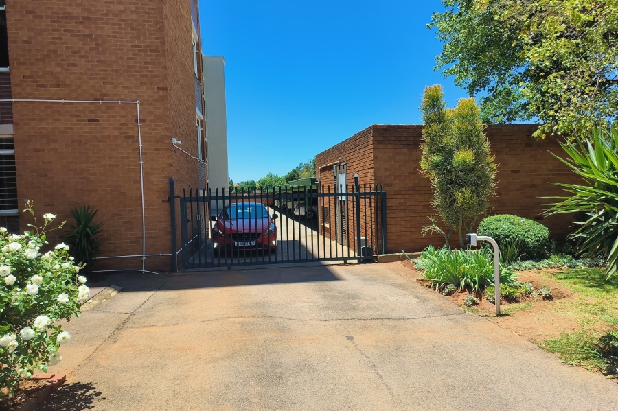 1 Bedroom Property for Sale in Elardus Park Gauteng