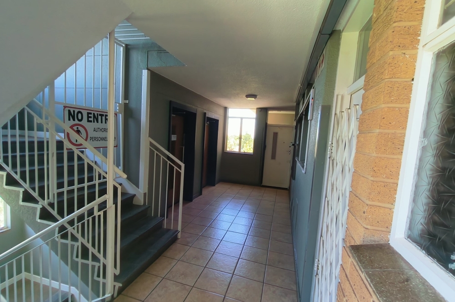 1 Bedroom Property for Sale in Elardus Park Gauteng