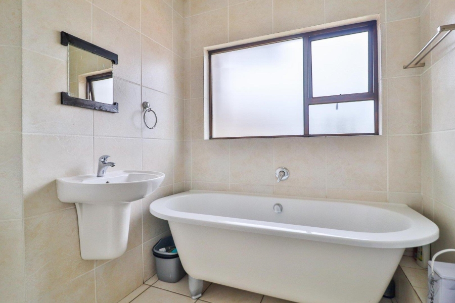 2 Bedroom Property for Sale in Glenvista Gauteng