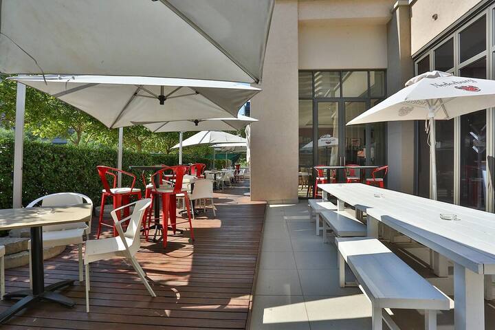 1 Bedroom Property for Sale in Sandton Central Gauteng