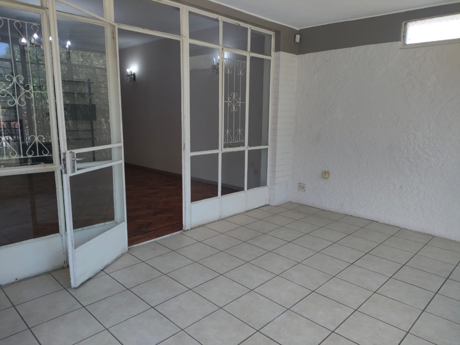 To Let 4 Bedroom Property for Rent in Emmarentia Gauteng