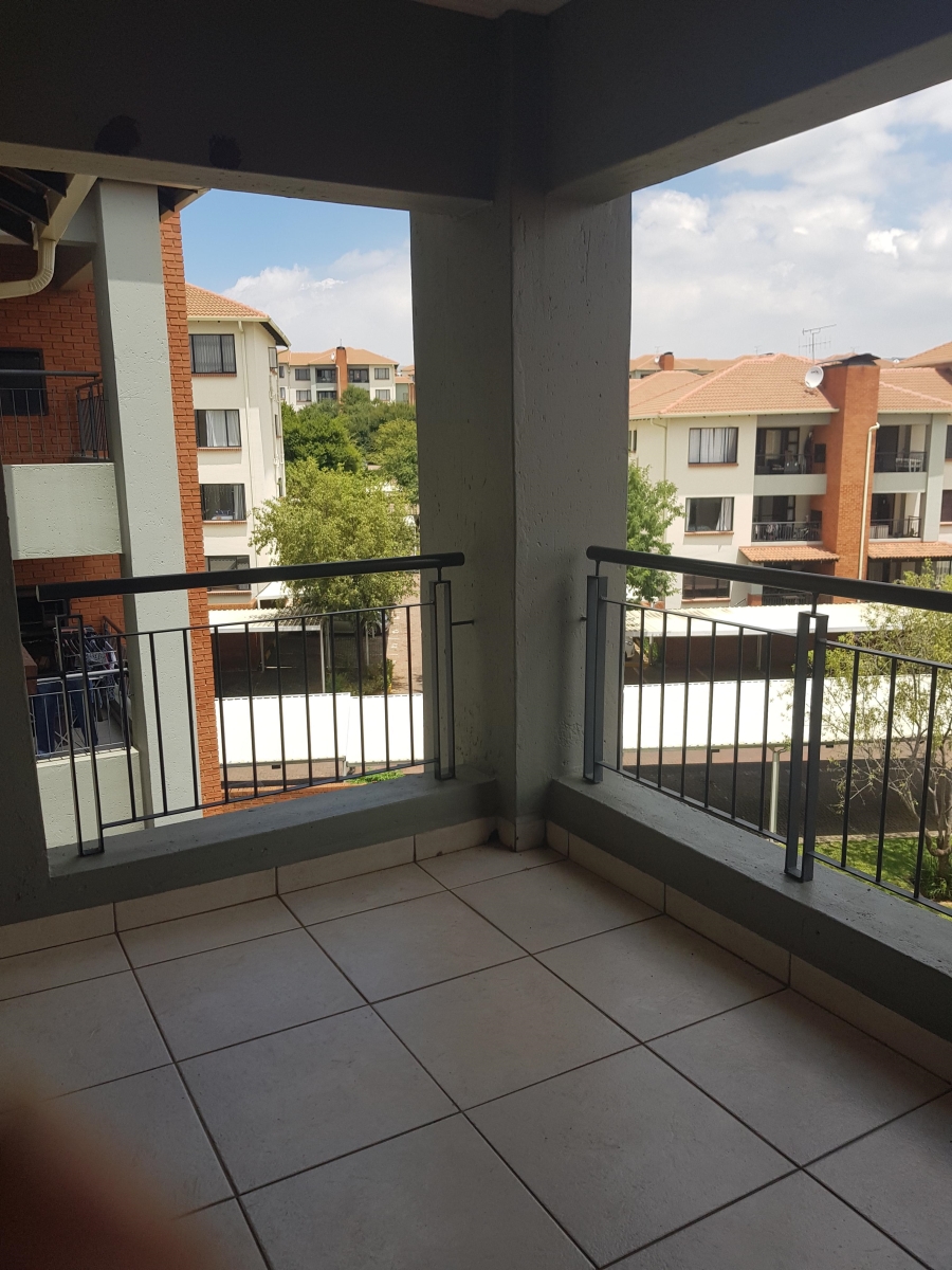 To Let 2 Bedroom Property for Rent in Greenstone Hill Gauteng