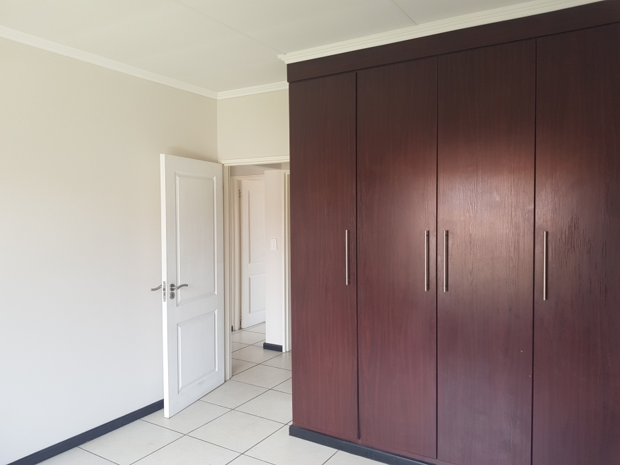 To Let 2 Bedroom Property for Rent in Greenstone Hill Gauteng