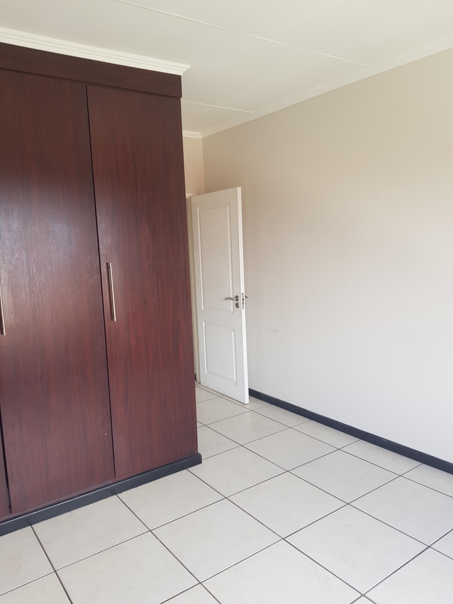 To Let 2 Bedroom Property for Rent in Greenstone Hill Gauteng