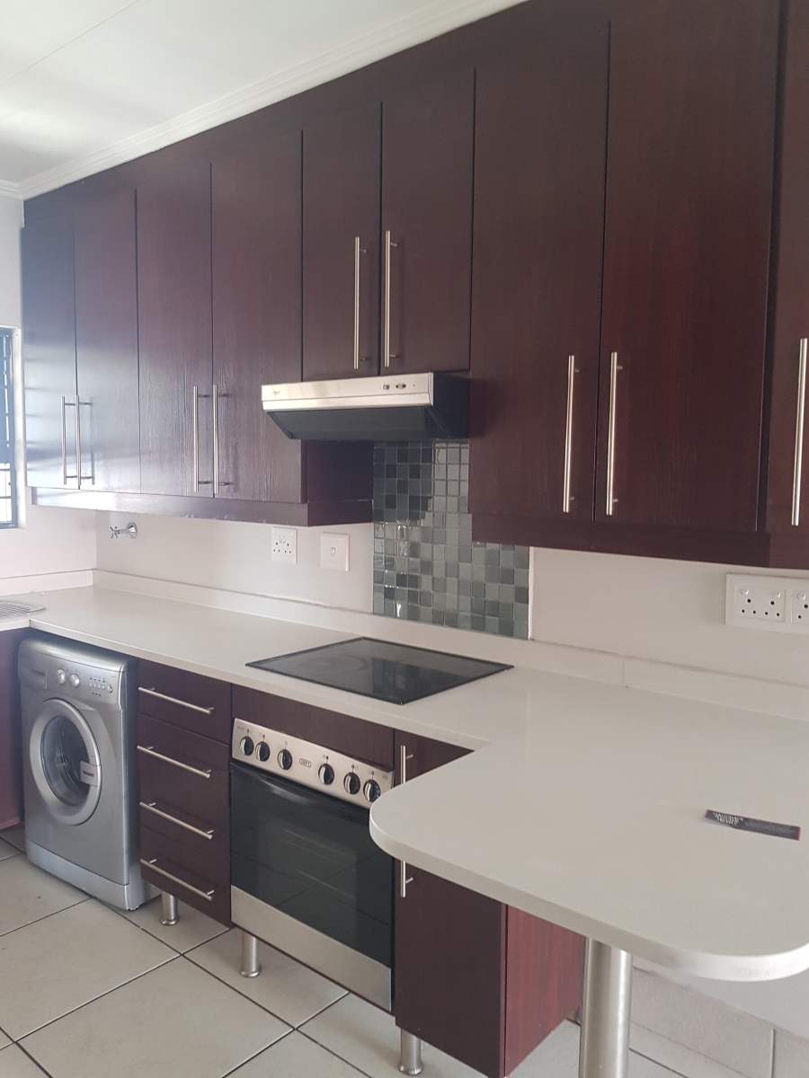 To Let 2 Bedroom Property for Rent in Greenstone Hill Gauteng