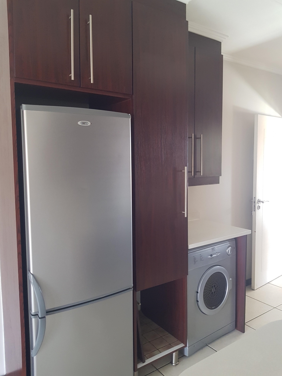 To Let 2 Bedroom Property for Rent in Greenstone Hill Gauteng