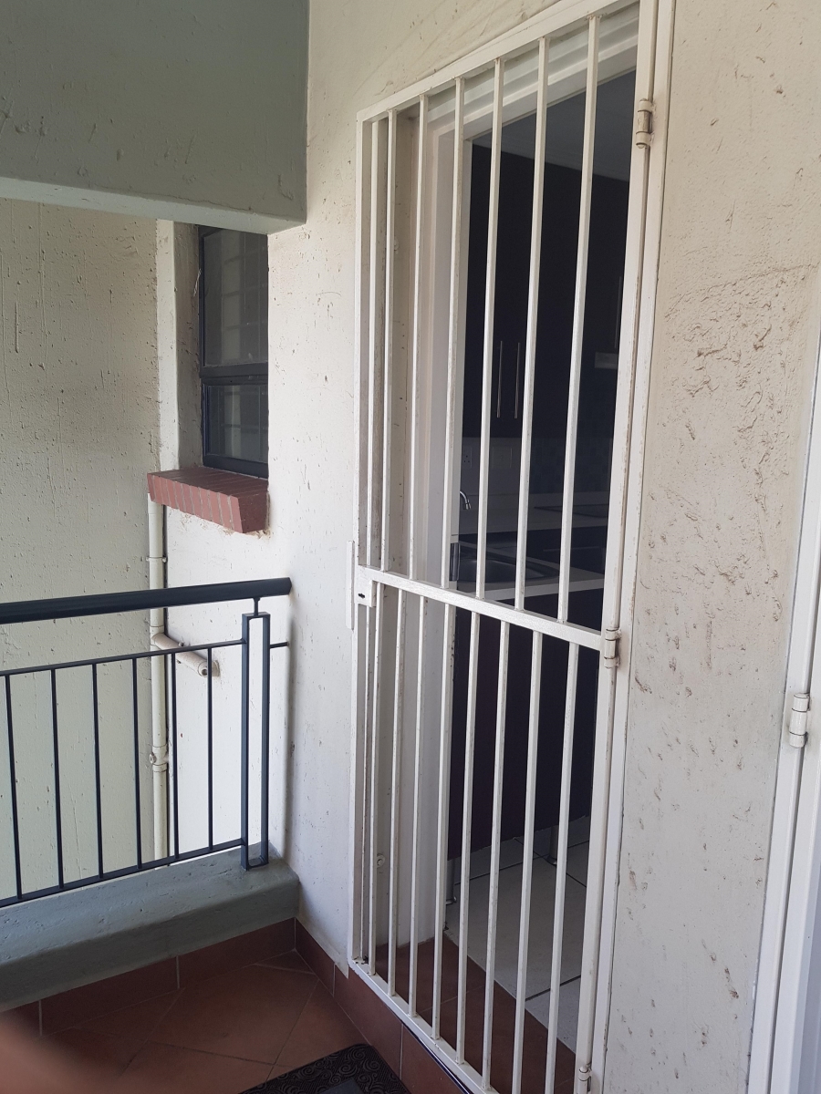 To Let 2 Bedroom Property for Rent in Greenstone Hill Gauteng