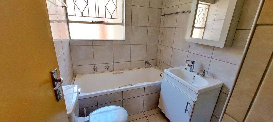 2 Bedroom Property for Sale in Vorna Valley Gauteng