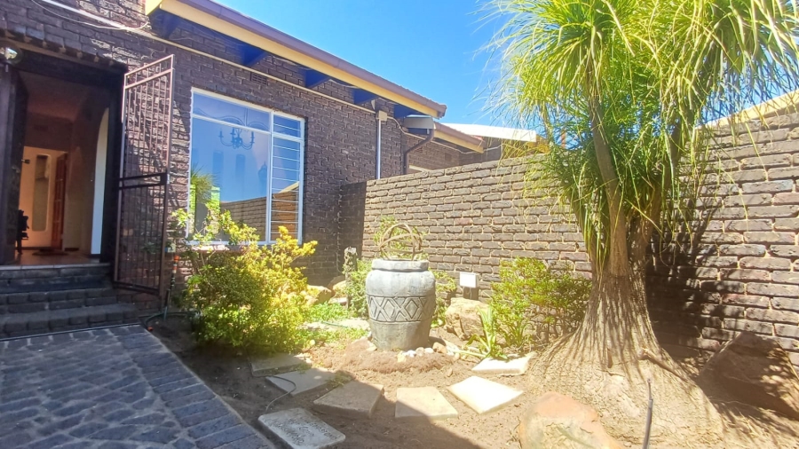 To Let 3 Bedroom Property for Rent in Brackenhurst Gauteng