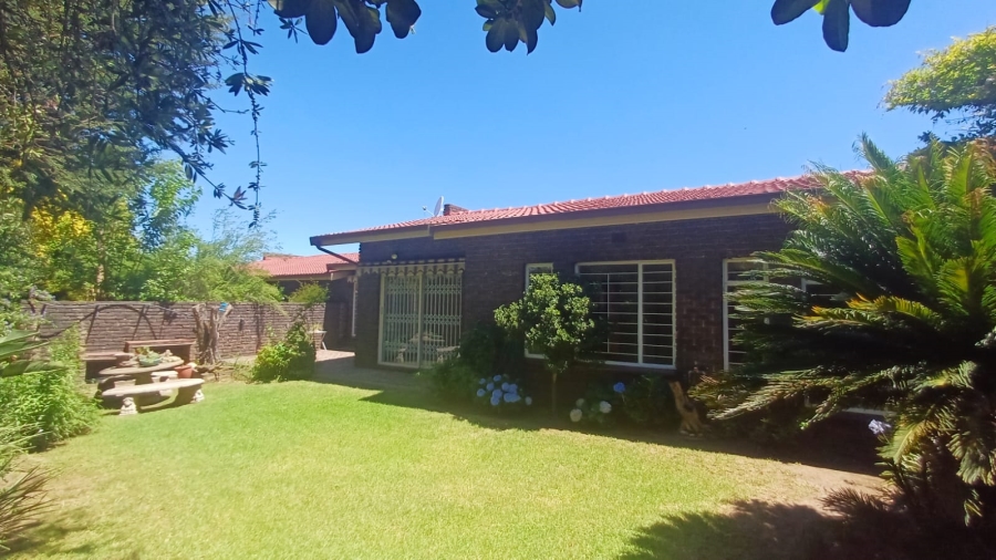 To Let 3 Bedroom Property for Rent in Brackenhurst Gauteng