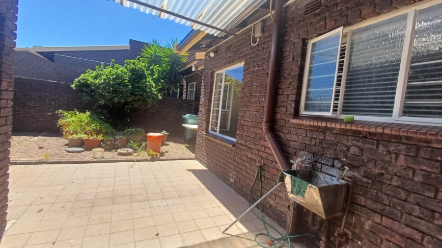 To Let 3 Bedroom Property for Rent in Brackenhurst Gauteng