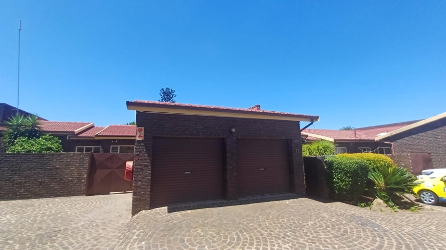 To Let 3 Bedroom Property for Rent in Brackenhurst Gauteng