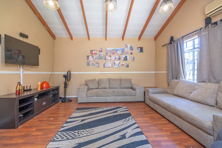 4 Bedroom Property for Sale in Bromhof Gauteng