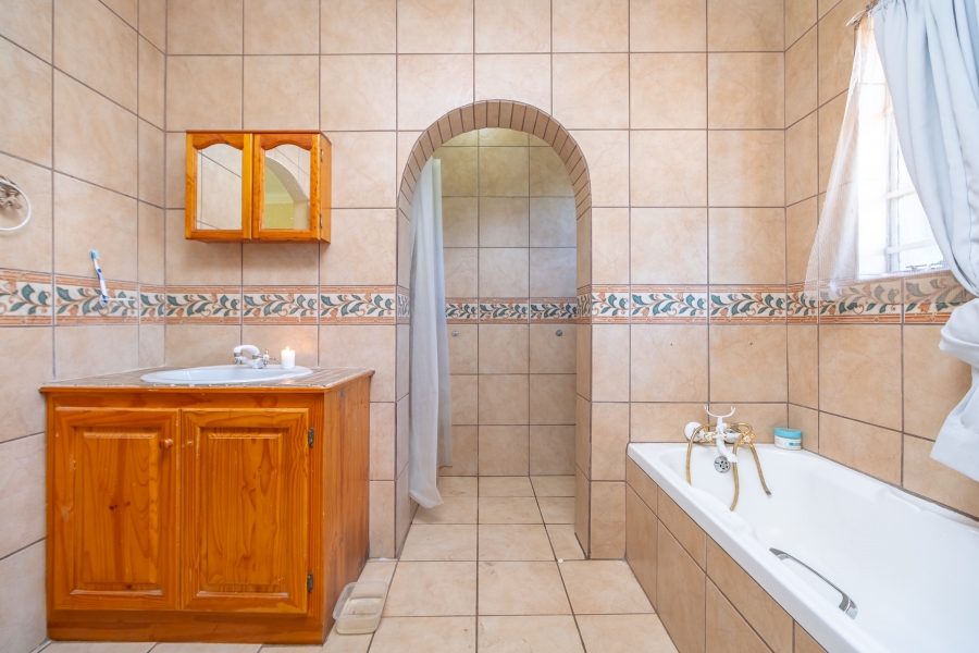 4 Bedroom Property for Sale in Bromhof Gauteng