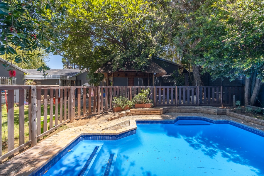 4 Bedroom Property for Sale in Bromhof Gauteng