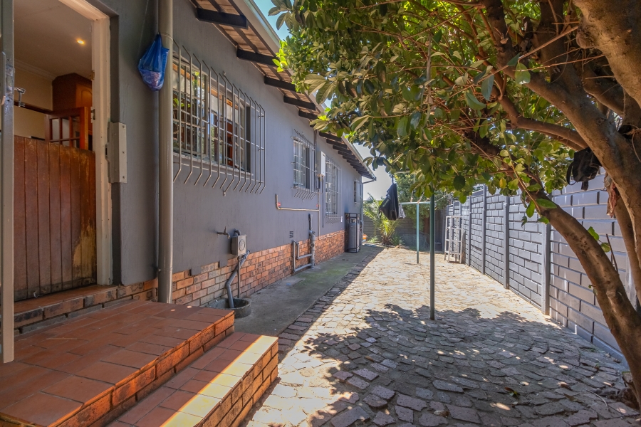 4 Bedroom Property for Sale in Bromhof Gauteng