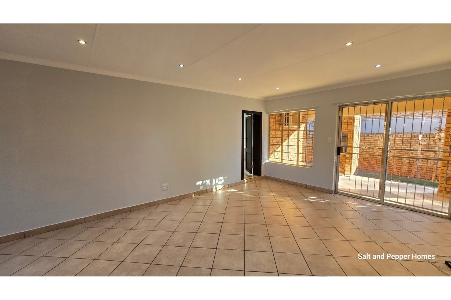 2 Bedroom Property for Sale in Sinoville Gauteng