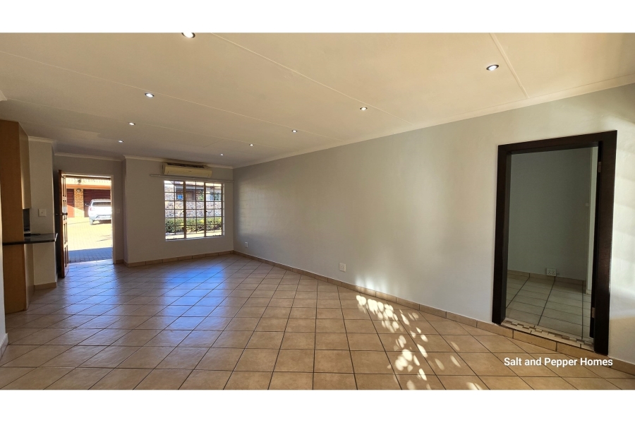 2 Bedroom Property for Sale in Sinoville Gauteng