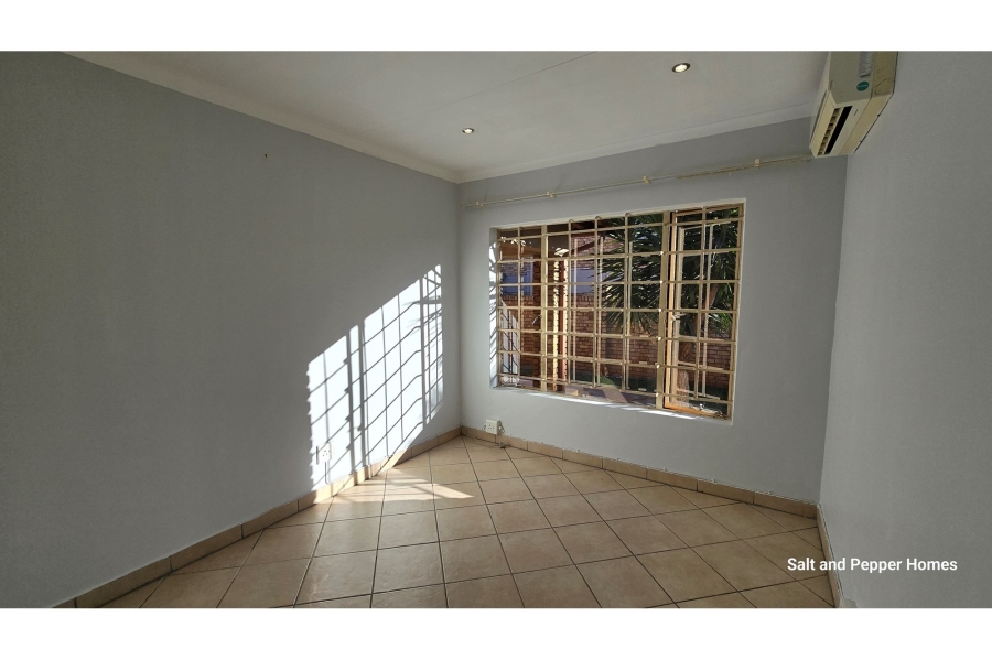 2 Bedroom Property for Sale in Sinoville Gauteng