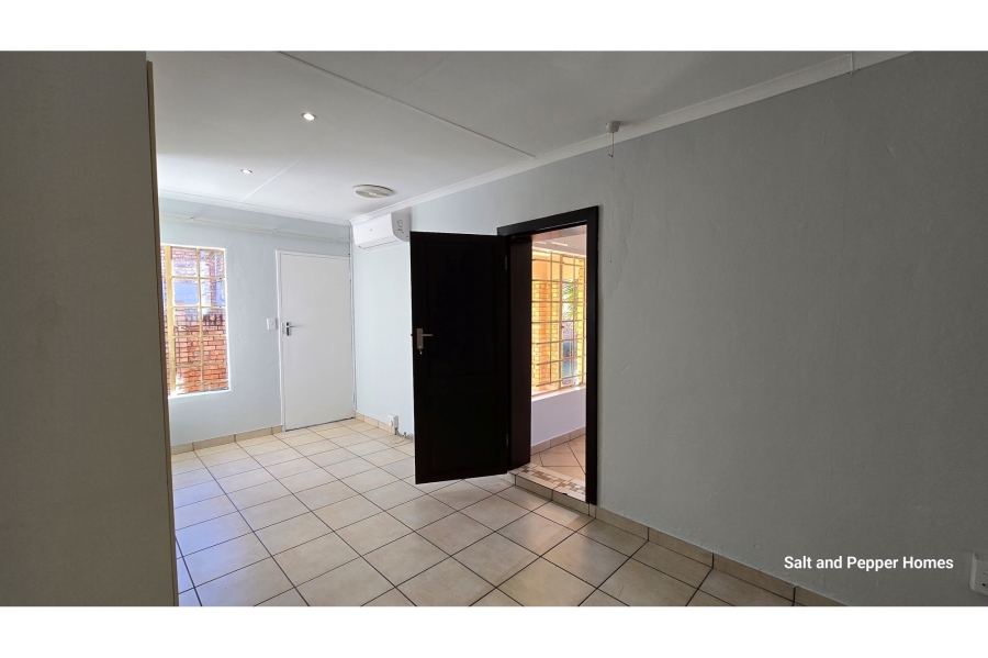 2 Bedroom Property for Sale in Sinoville Gauteng