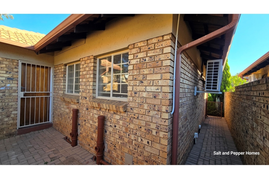 2 Bedroom Property for Sale in Sinoville Gauteng