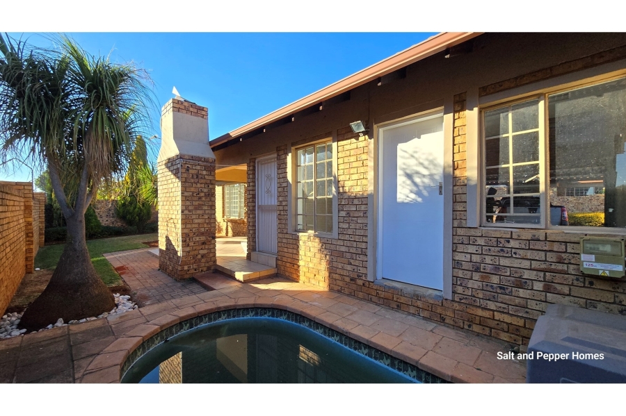 2 Bedroom Property for Sale in Sinoville Gauteng