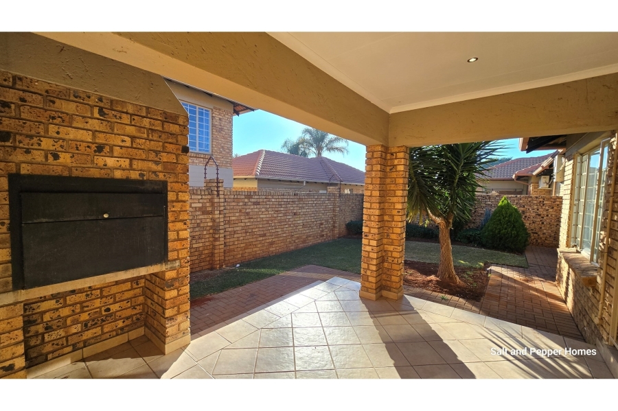 2 Bedroom Property for Sale in Sinoville Gauteng