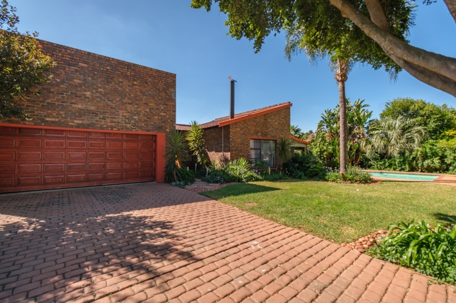 4 Bedroom Property for Sale in Allens Nek Gauteng