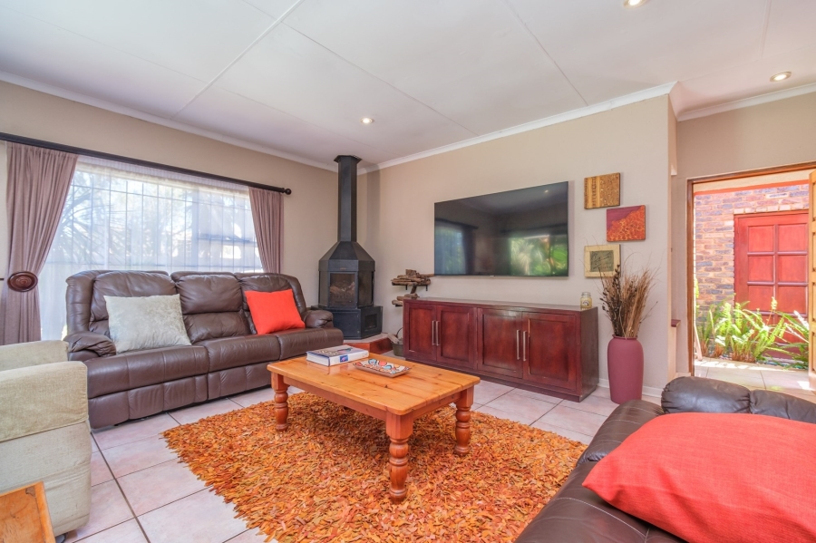 4 Bedroom Property for Sale in Allens Nek Gauteng