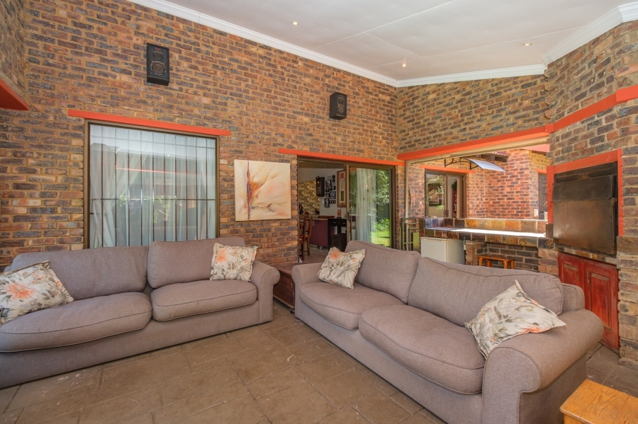 4 Bedroom Property for Sale in Allens Nek Gauteng