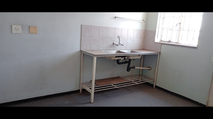 To Let commercial Property for Rent in Benrose Gauteng