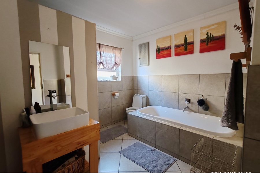 4 Bedroom Property for Sale in Vanderbijlpark SE 8 Gauteng