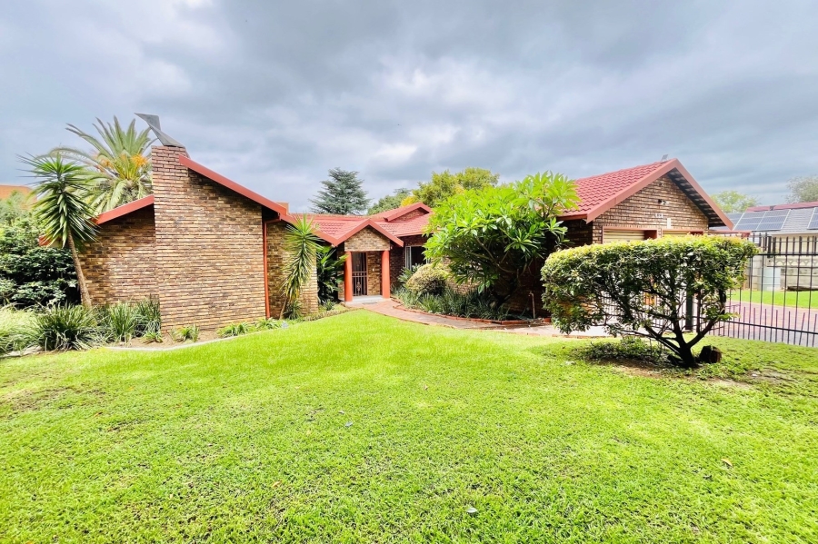 4 Bedroom Property for Sale in Elardus Park Gauteng