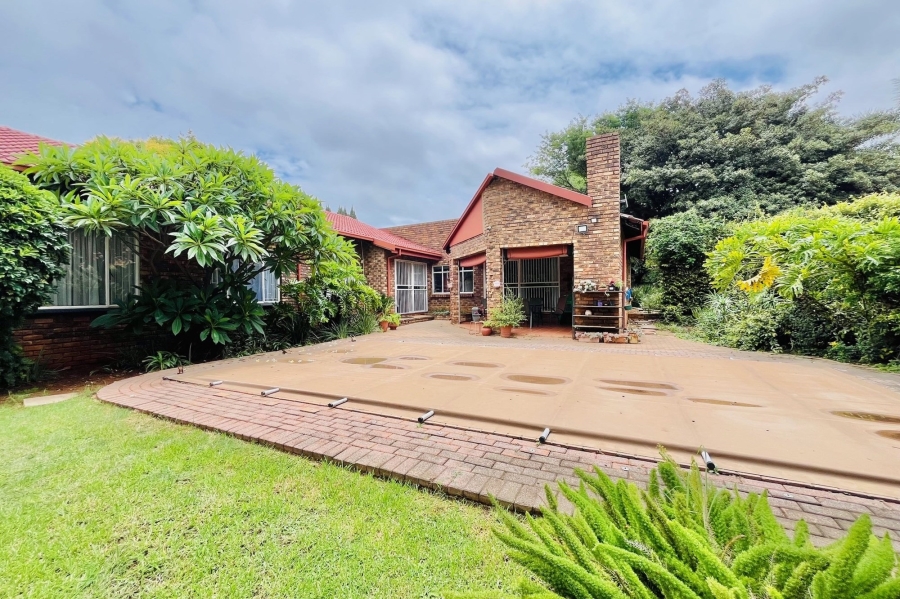 4 Bedroom Property for Sale in Elardus Park Gauteng