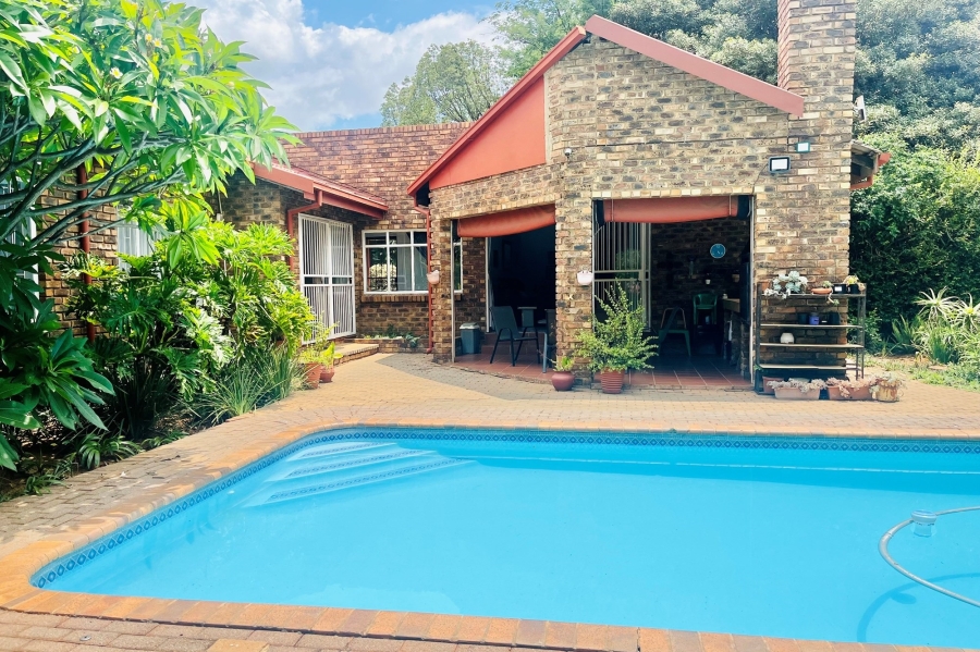 4 Bedroom Property for Sale in Elardus Park Gauteng