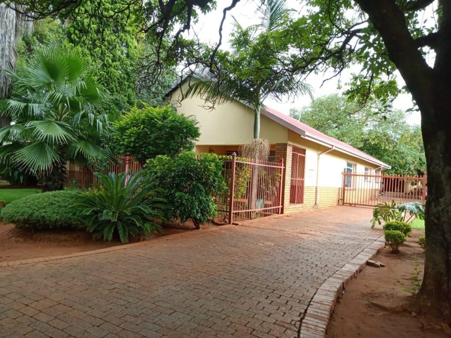 5 Bedroom Property for Sale in Annlin Gauteng