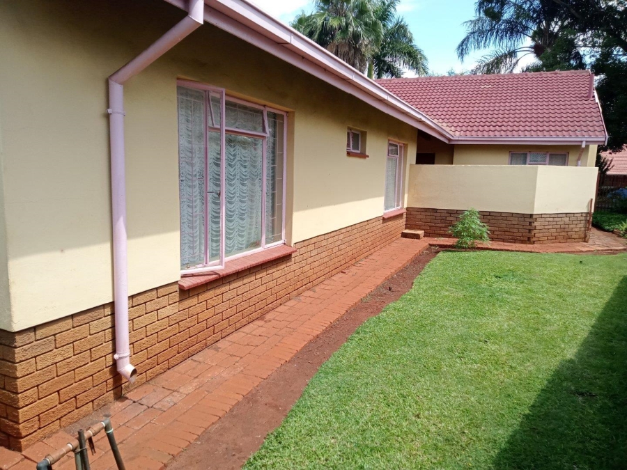 5 Bedroom Property for Sale in Annlin Gauteng
