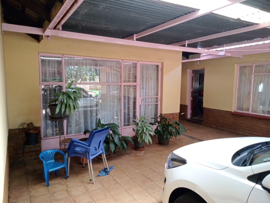 5 Bedroom Property for Sale in Annlin Gauteng