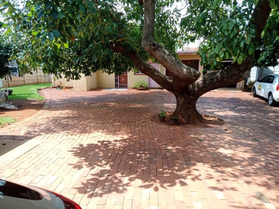 5 Bedroom Property for Sale in Annlin Gauteng