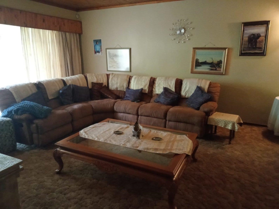 5 Bedroom Property for Sale in Annlin Gauteng