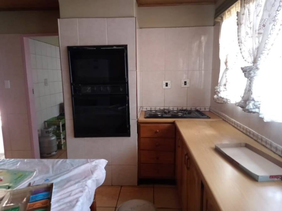 5 Bedroom Property for Sale in Annlin Gauteng