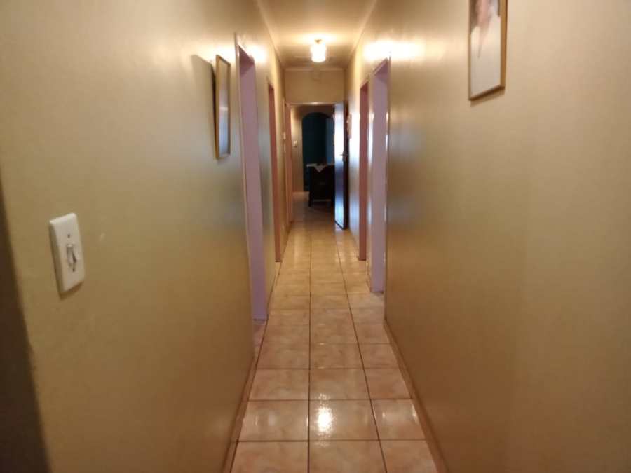5 Bedroom Property for Sale in Annlin Gauteng