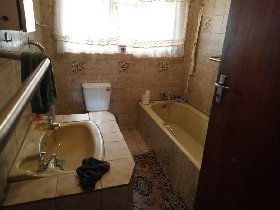 5 Bedroom Property for Sale in Annlin Gauteng